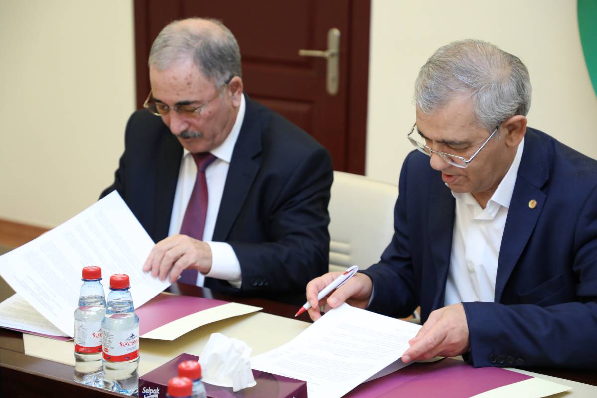 Torpaqşünaslıq və Aqrokimya İnstitutu ilə Xəzər Universiteti arasında müqavilə imzalanıb