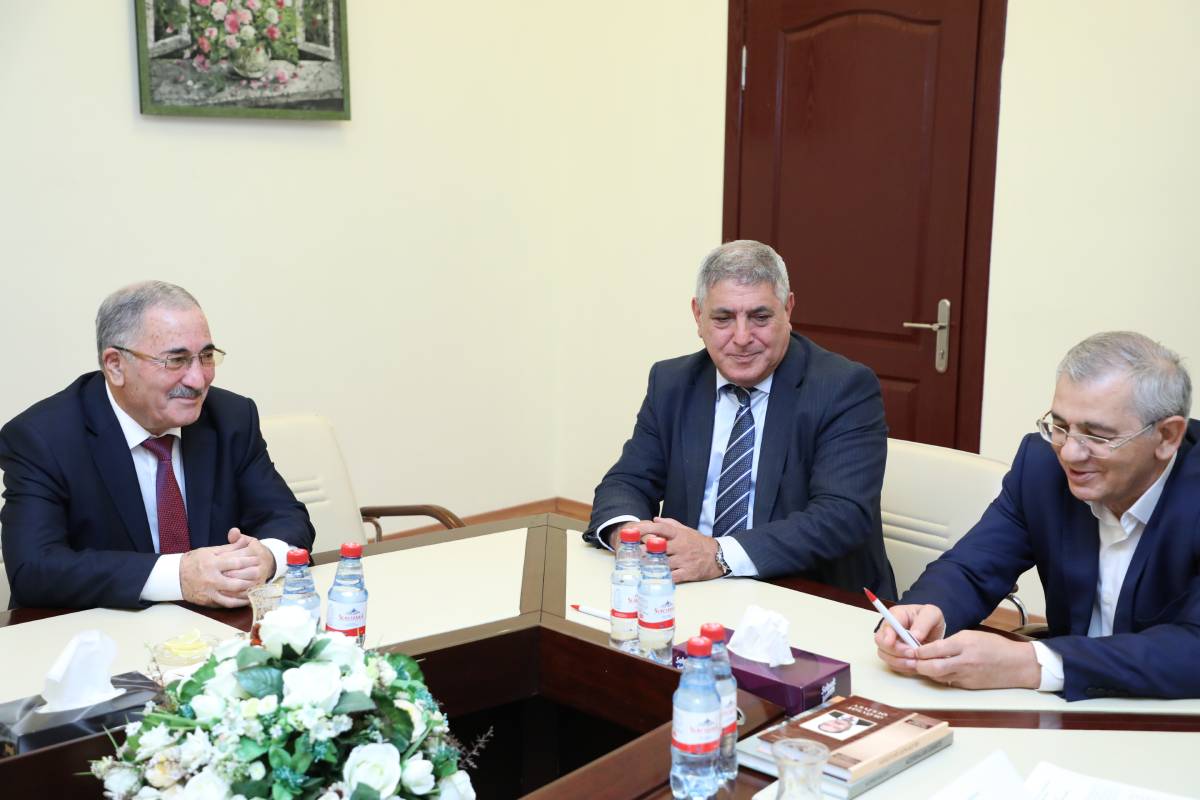 Torpaqşünaslıq və Aqrokimya İnstitutu ilə Xəzər Universiteti arasında müqavilə imzalanıb