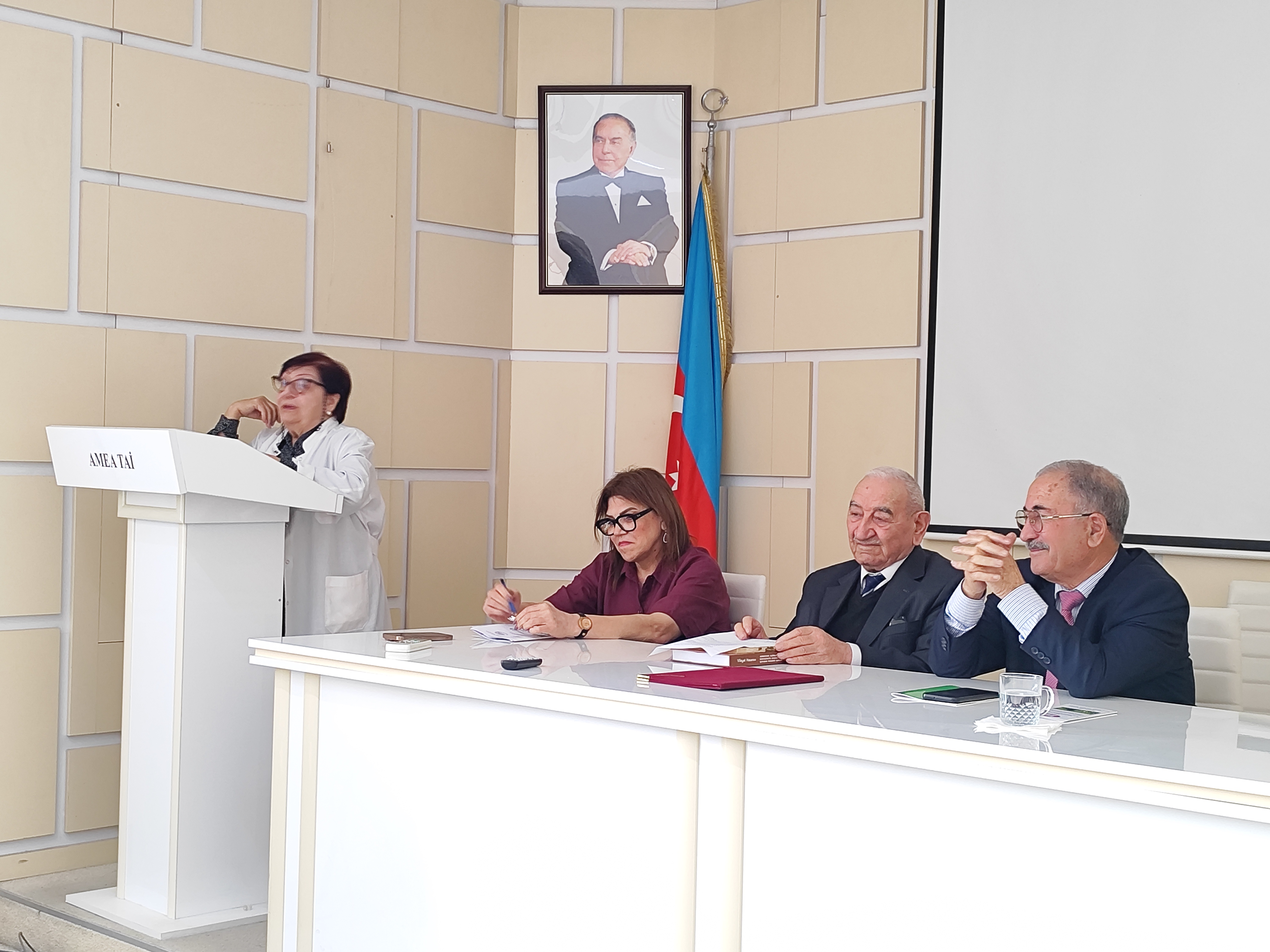 Torpaqşünas alim,professor Vilayət Həsənovun 65 illik səmərəli elmi fəaliyyətinə həsr olunmuş  tədbir keçirilib