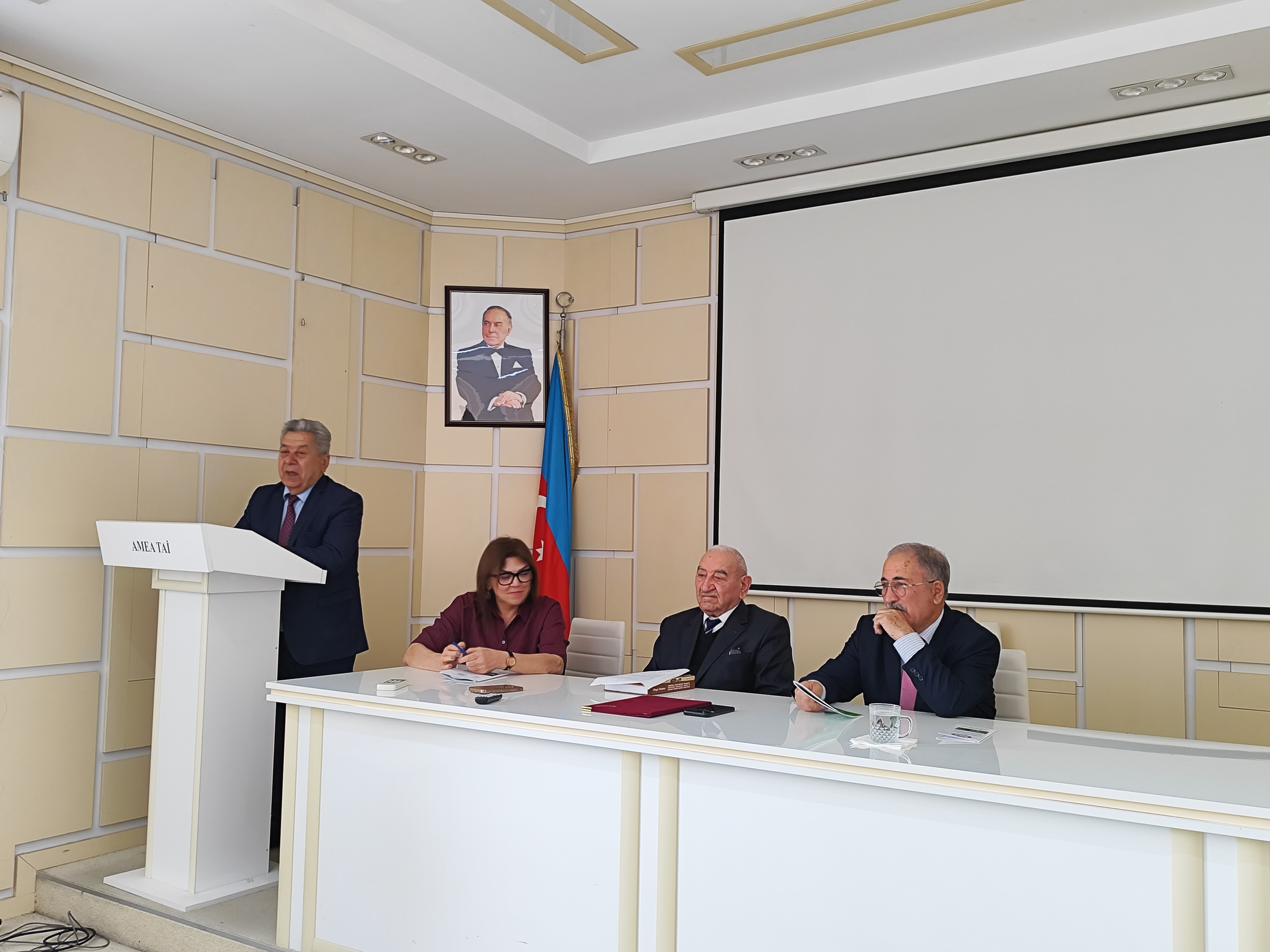 Torpaqşünas alim,professor Vilayət Həsənovun 65 illik səmərəli elmi fəaliyyətinə həsr olunmuş  tədbir keçirilib