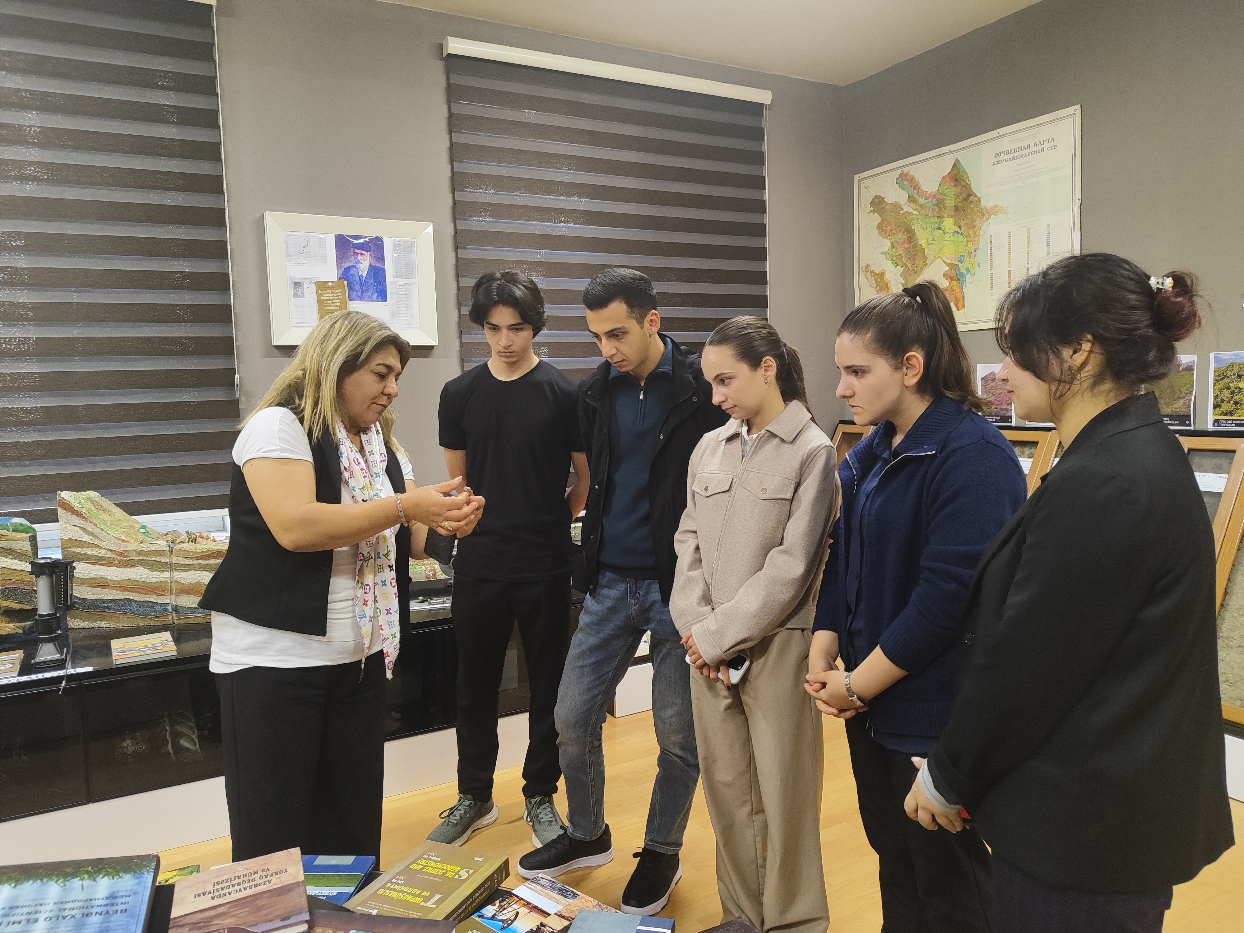 Torpaqşünaslıq və Aqrokimya İnstitutunda “Açıq qapı”  muzey günü keçirilib