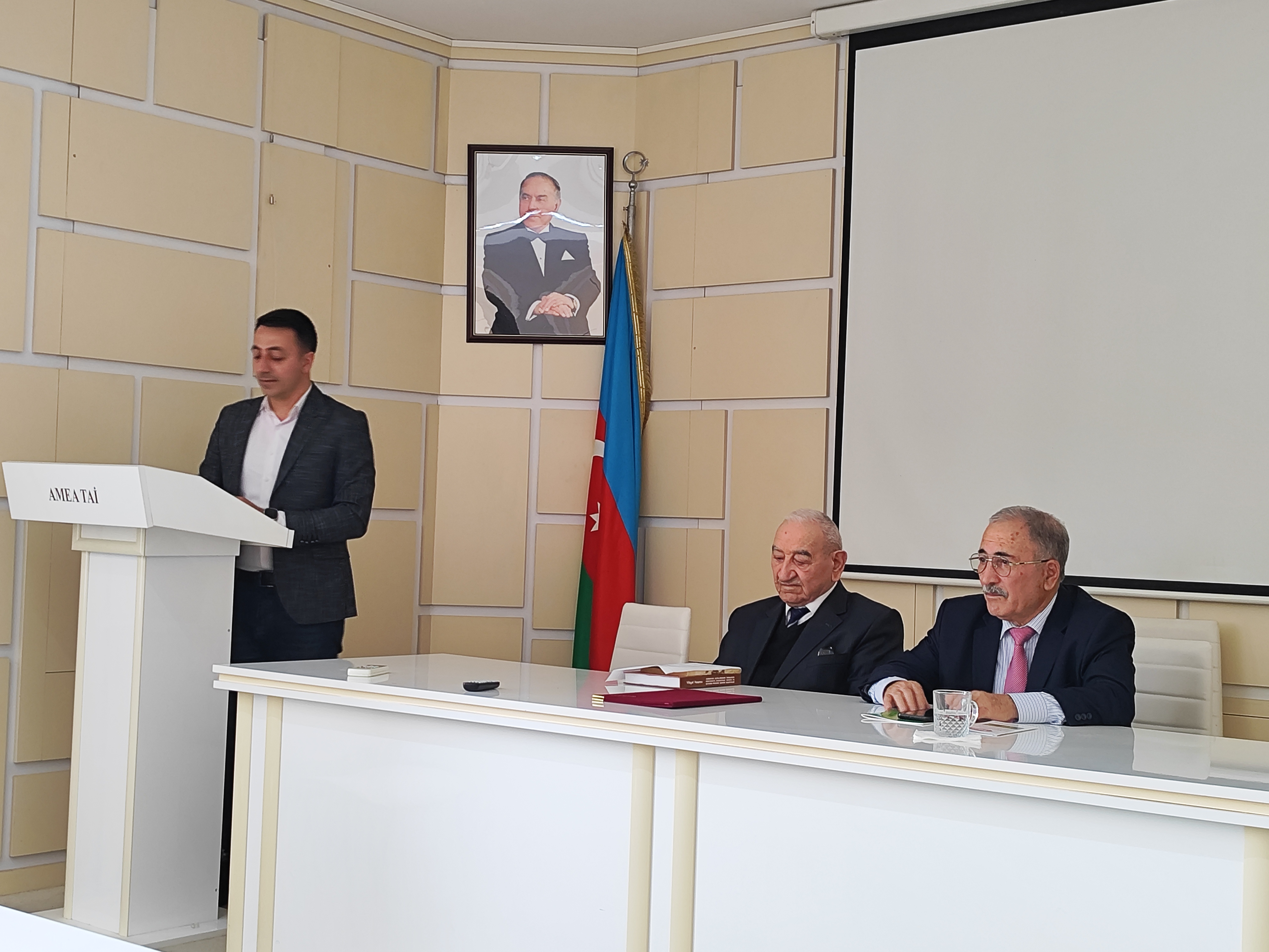 Torpaqşünas alim,professor Vilayət Həsənovun 65 illik səmərəli elmi fəaliyyətinə həsr olunmuş  tədbir keçirilib