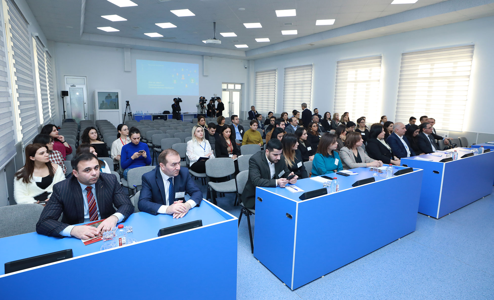 “Effektiv kommunikasiya” mövzusunda təlim-seminar keçirilib