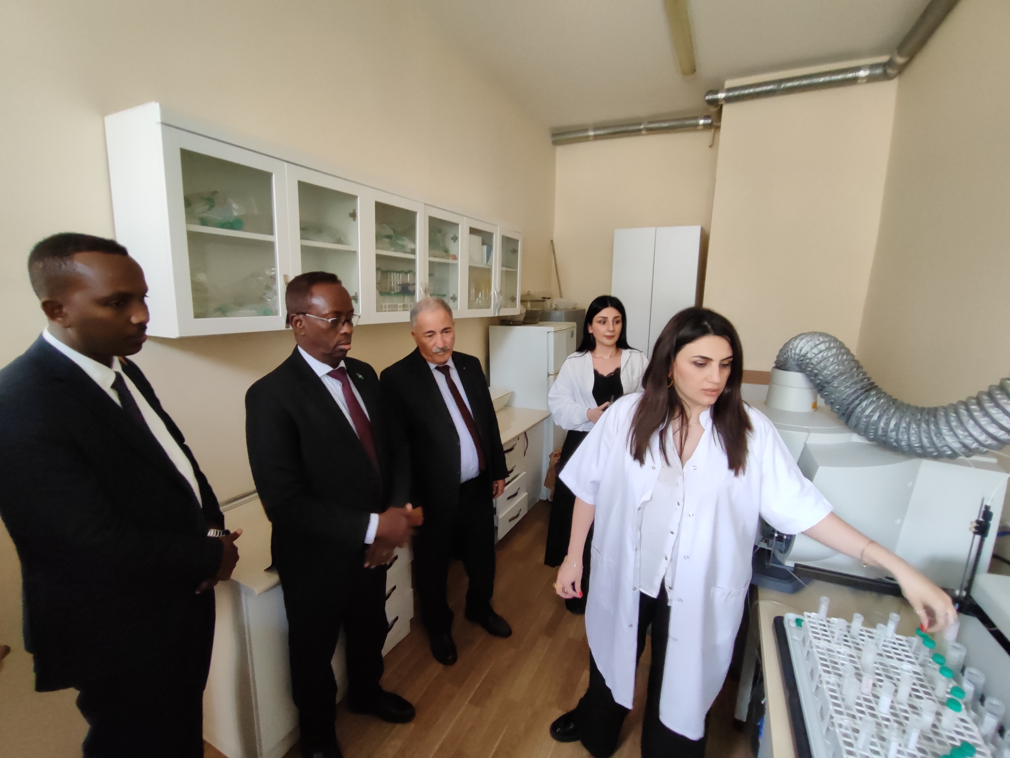 A meeting was held with representatives of the Somali Agricultural Regulation and Inspection Service at the Institute of Soil Science and Agrochemistry.