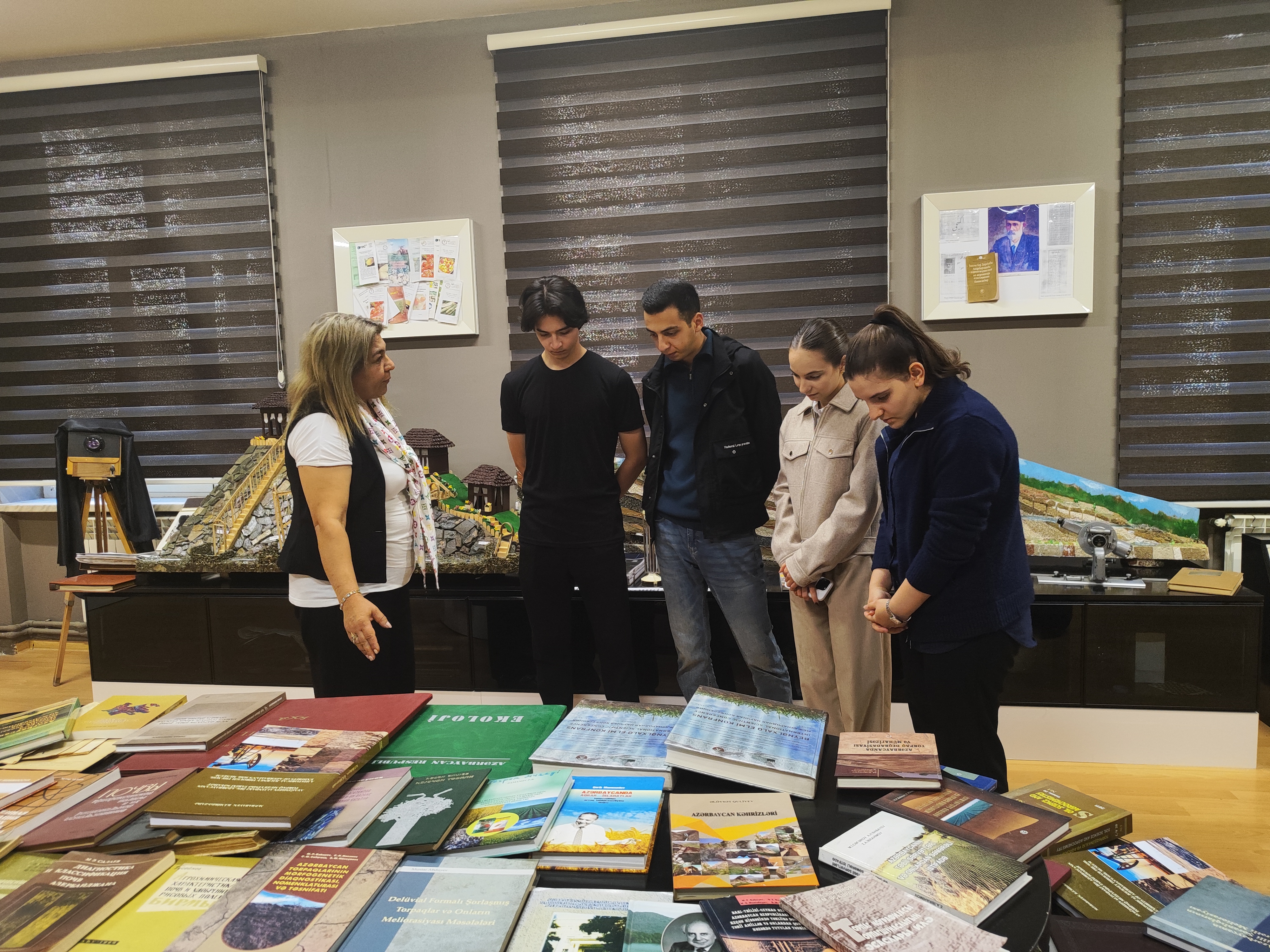 Torpaqşünaslıq və Aqrokimya İnstitutunda “Açıq qapı”  muzey günü keçirilib