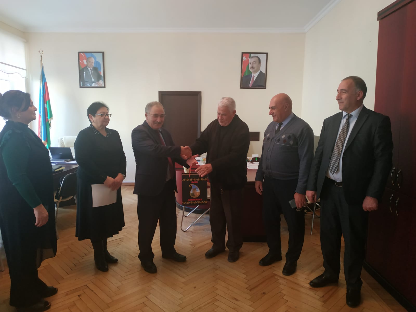 Akademik Məhərrəm Babayevə 85 illik yubileyi münasibəti ilə fəxri fərman təqdim edilib