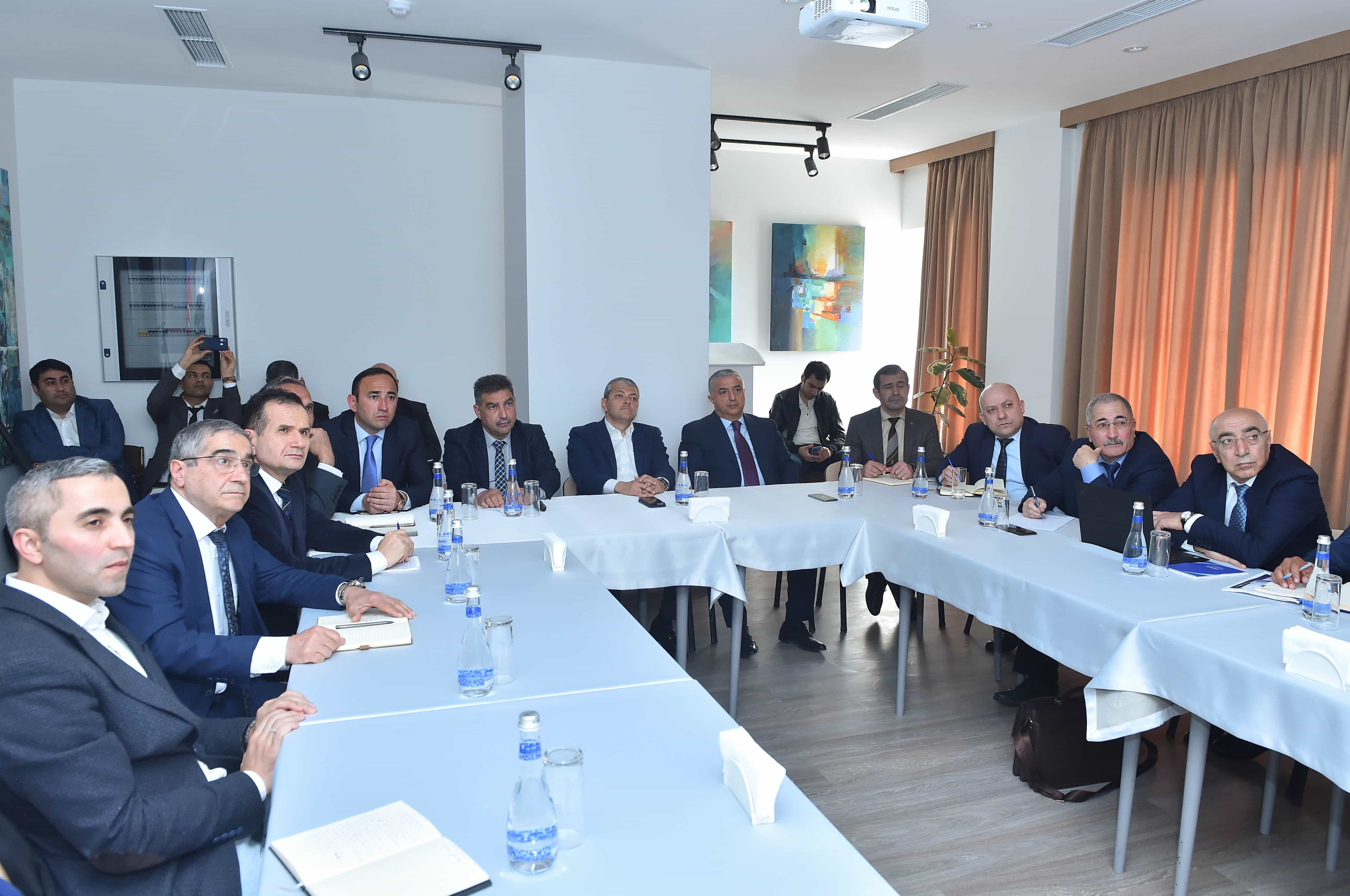 AMEA-nın müxbir üzvü, professor  Əlövsət Quliyev Şuşa şəhərinin və Daşaltı kəndinin içməli su təchizatı sisteminin yaradılması ilə bağlı işçi qrupun iclasında iştirak edib