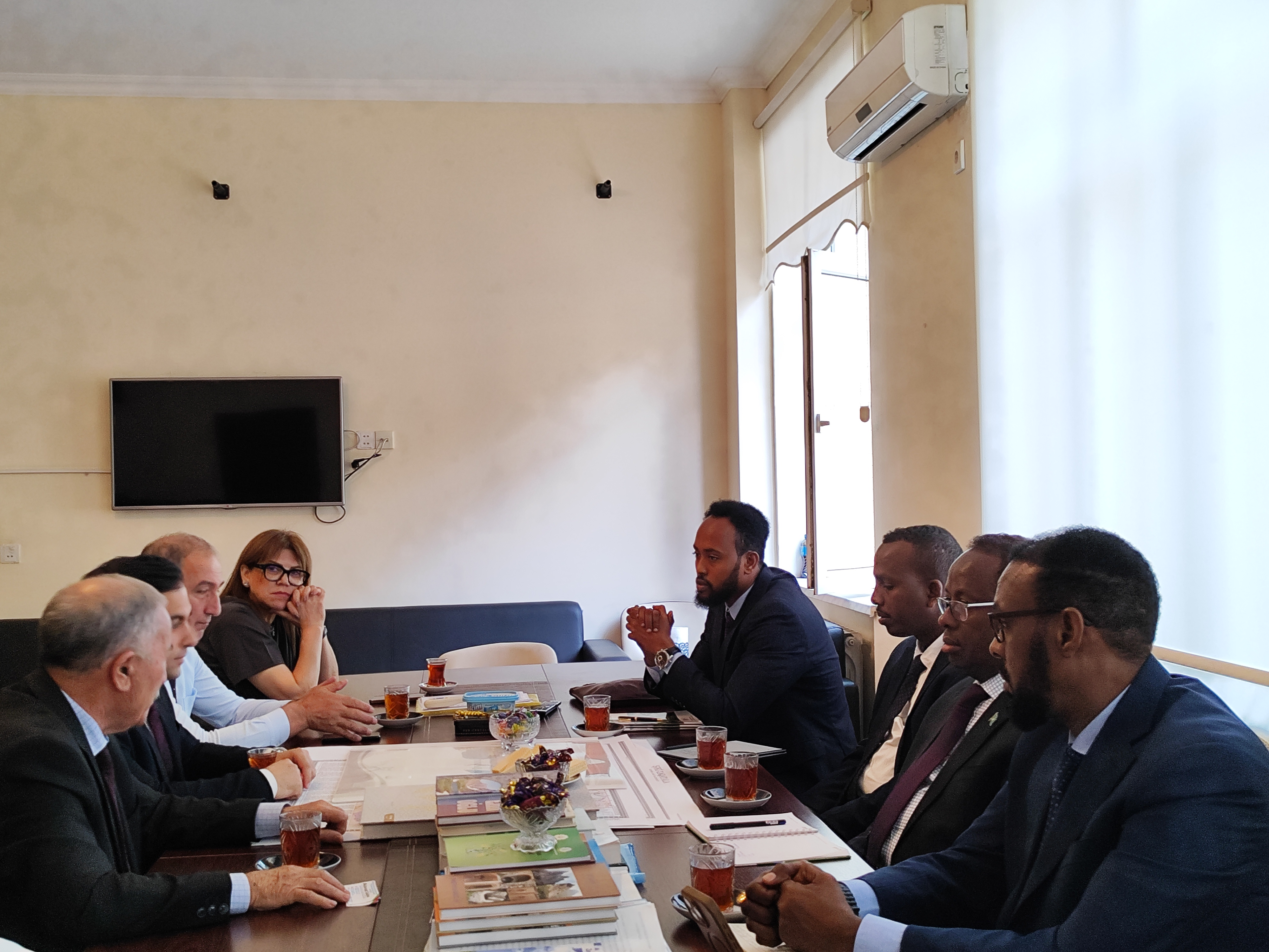 A meeting was held with representatives of the Somali Agricultural Regulation and Inspection Service at the Institute of Soil Science and Agrochemistry.