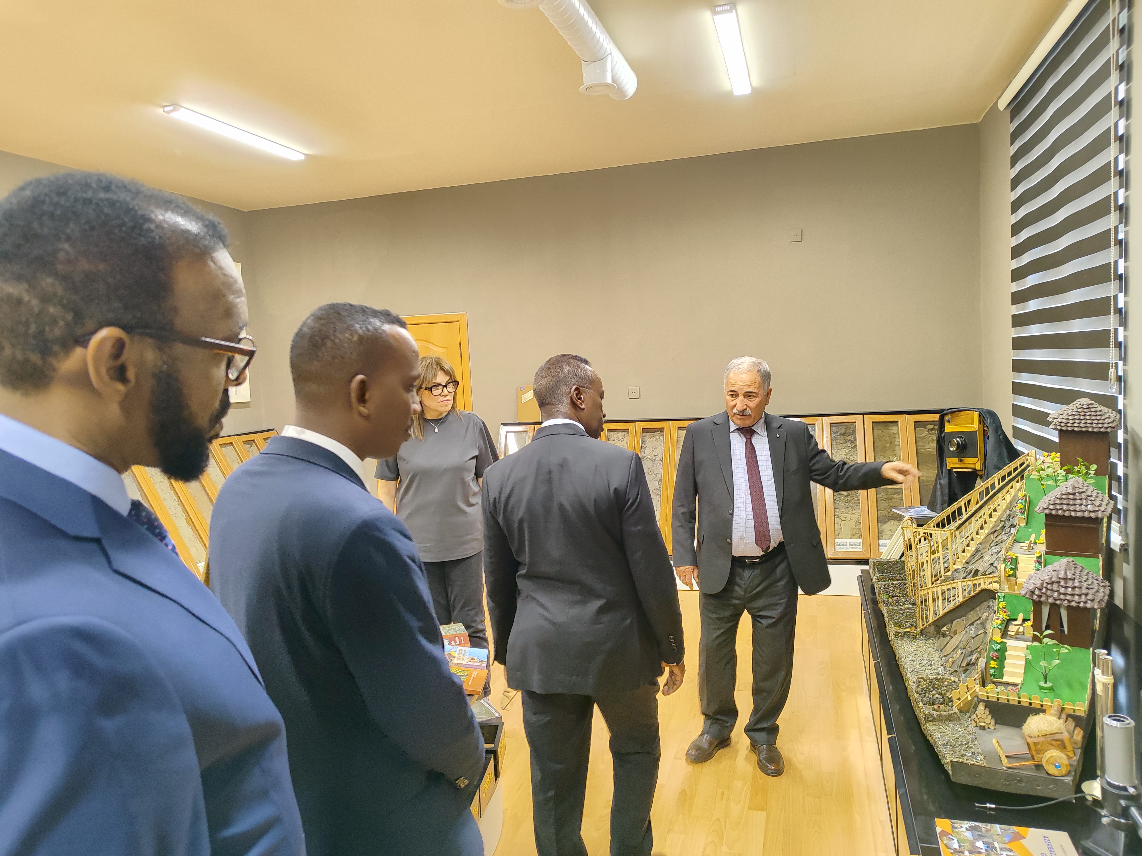 A meeting was held with representatives of the Somali Agricultural Regulation and Inspection Service at the Institute of Soil Science and Agrochemistry.