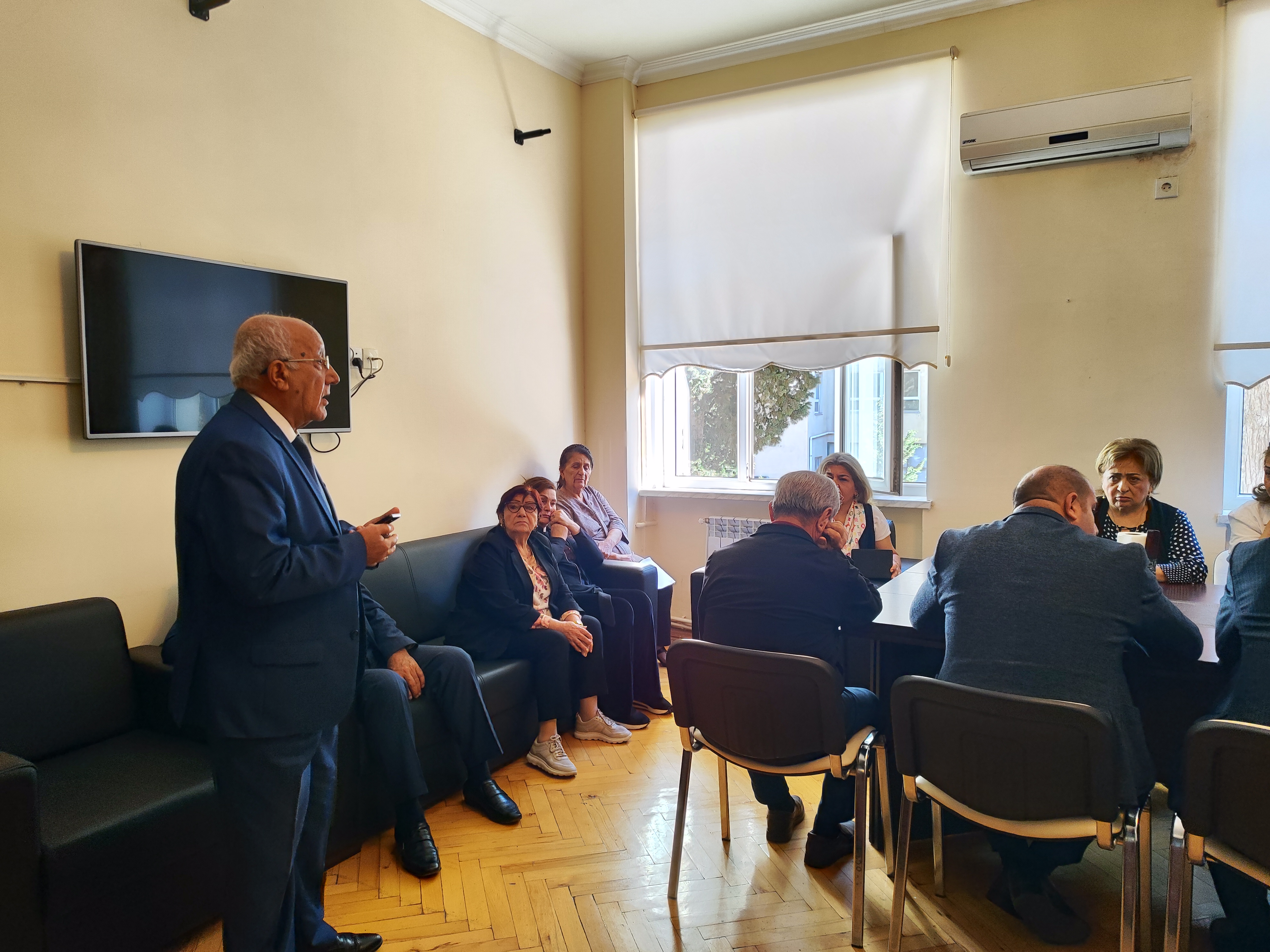 Torpaqşünaslıq və Aqrokimya İnstitutunda Qarabağ səfər çərçivəsində görülmüş işlər müzakirə olunub