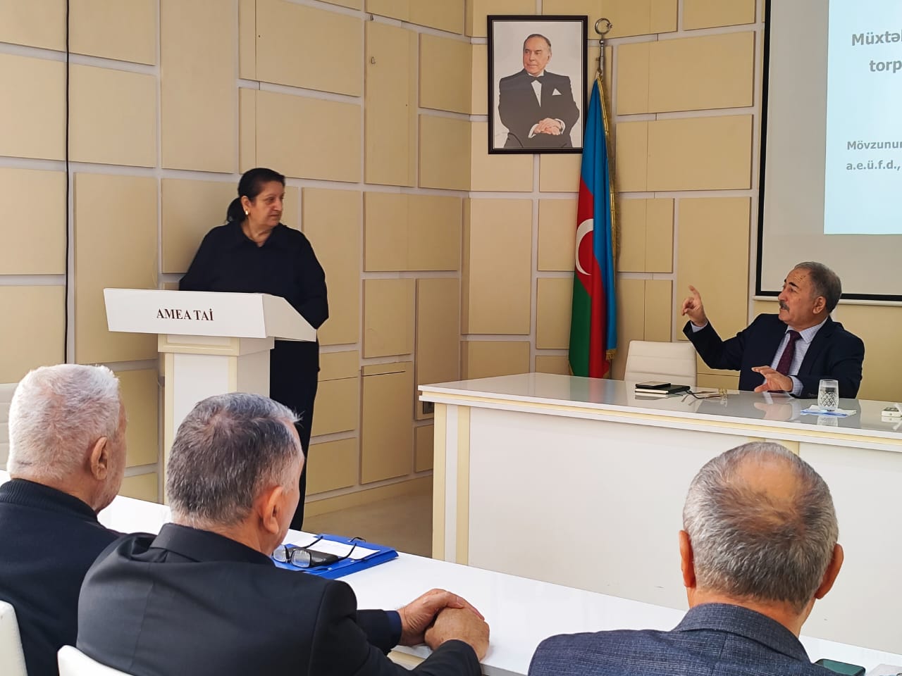 “Üzvi gübrələr”, “Torpaqların rekultivasiyası” və “Torpaqların biologiyası” laboratoriyaları  2023-cü il üzrə yekun hesabatınlarını təqdim ediblər