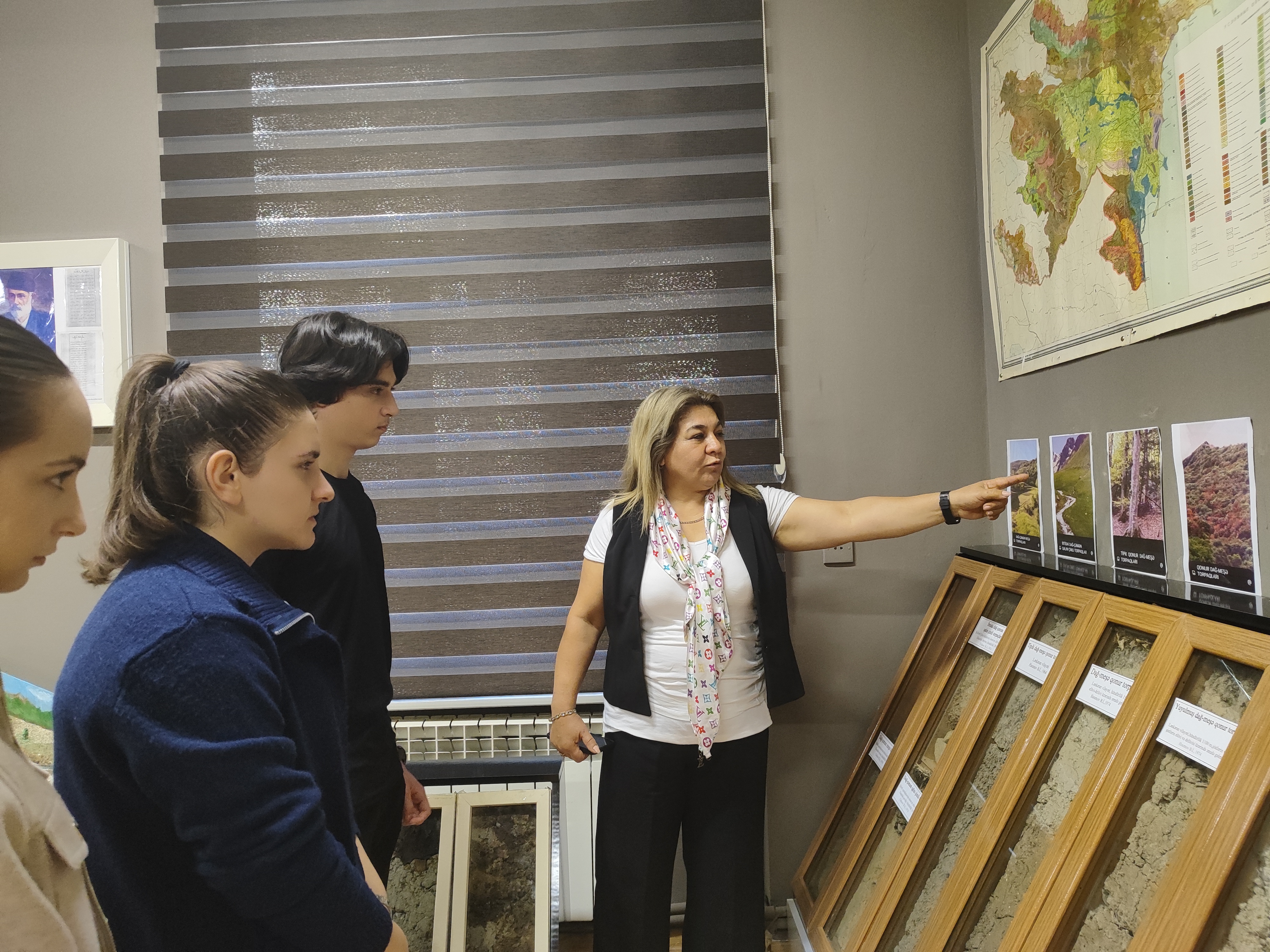 Torpaqşünaslıq və Aqrokimya İnstitutunda “Açıq qapı”  muzey günü keçirilib