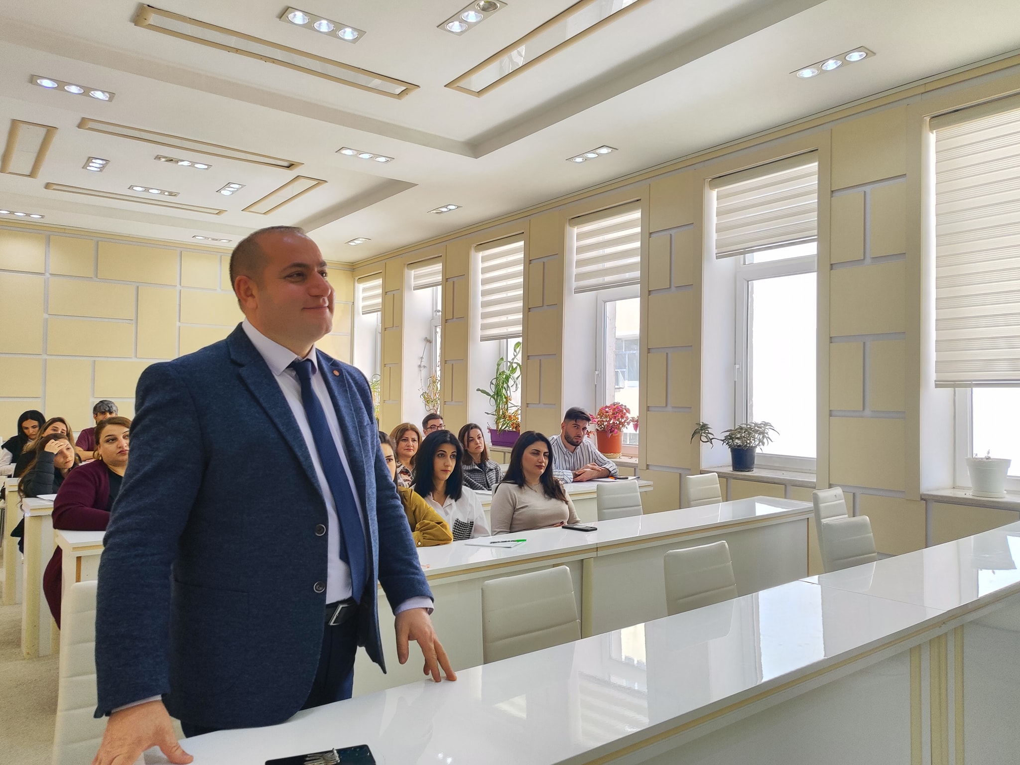 The Director General of the Institute of Soil Science and Agrochemistry held a meeting with the Institute's young scientists.