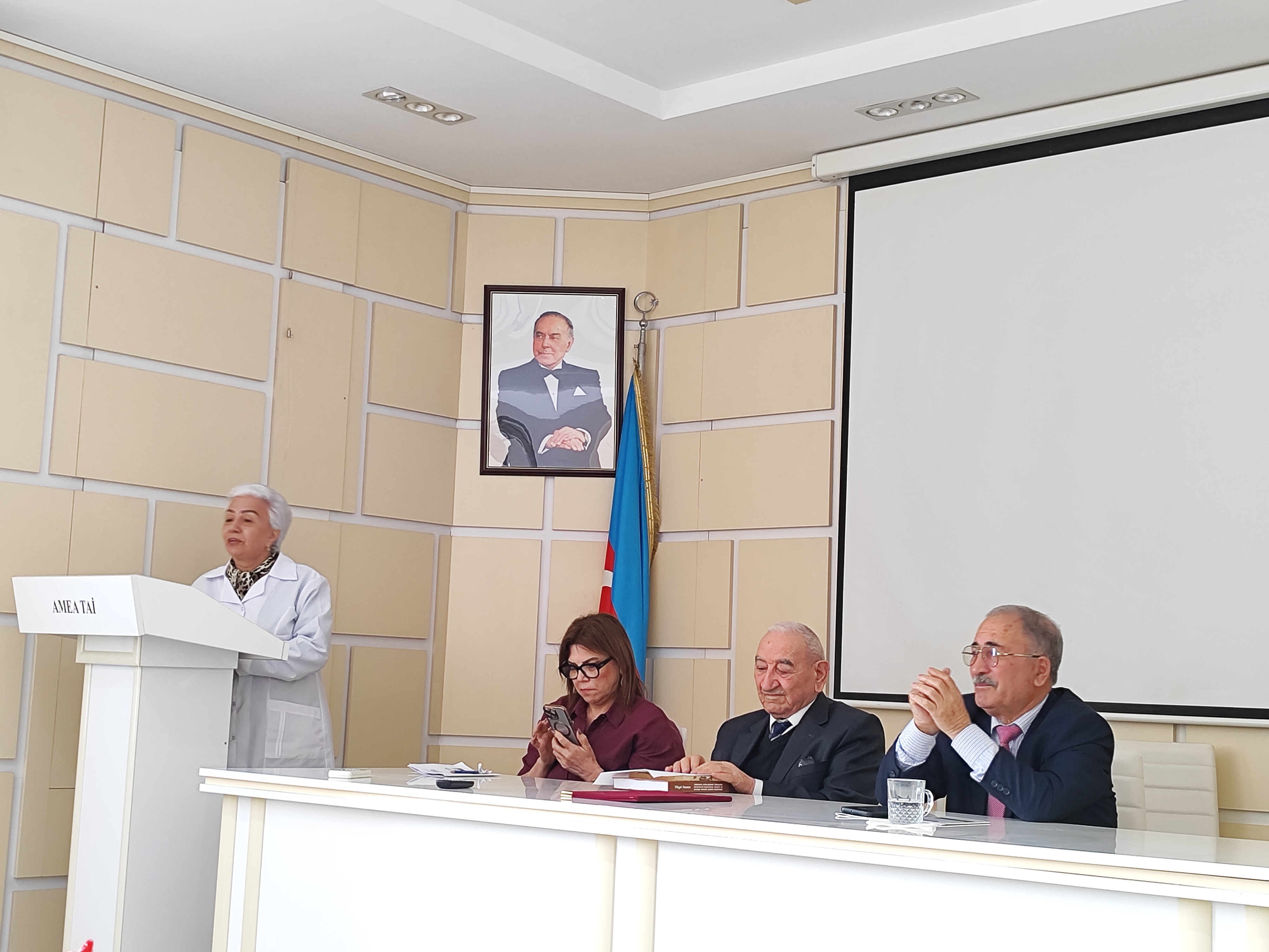 Torpaqşünas alim,professor Vilayət Həsənovun 65 illik səmərəli elmi fəaliyyətinə həsr olunmuş  tədbir keçirilib